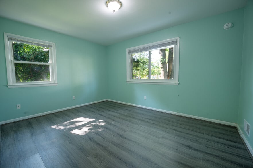 Building Photo - 5703 Kennedy St