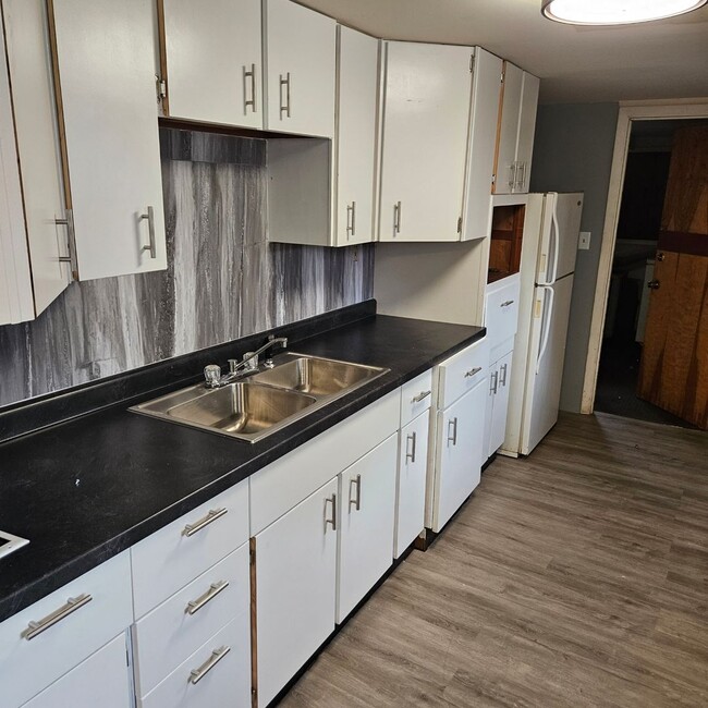 Building Photo - 1728 S 7th St