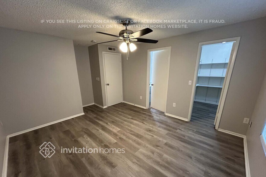 Building Photo - 5552 W Carol Ave