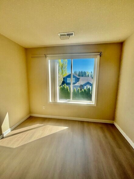 Building Photo - 5119 NE 90th St