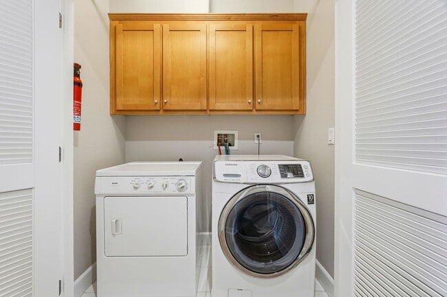 Building Photo - Downtown Mountain View 3 Bedroom 3.5 Bathr...