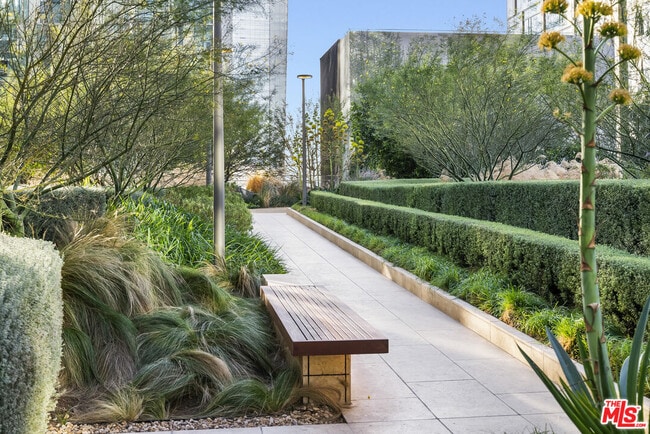 Building Photo - 877 Francisco St