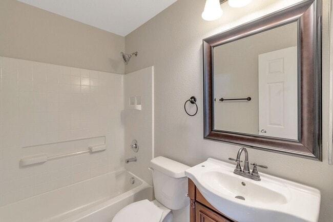 Building Photo - Charming 3 Bedroom 3 Bath Townhouse in Green Valley Ranch!