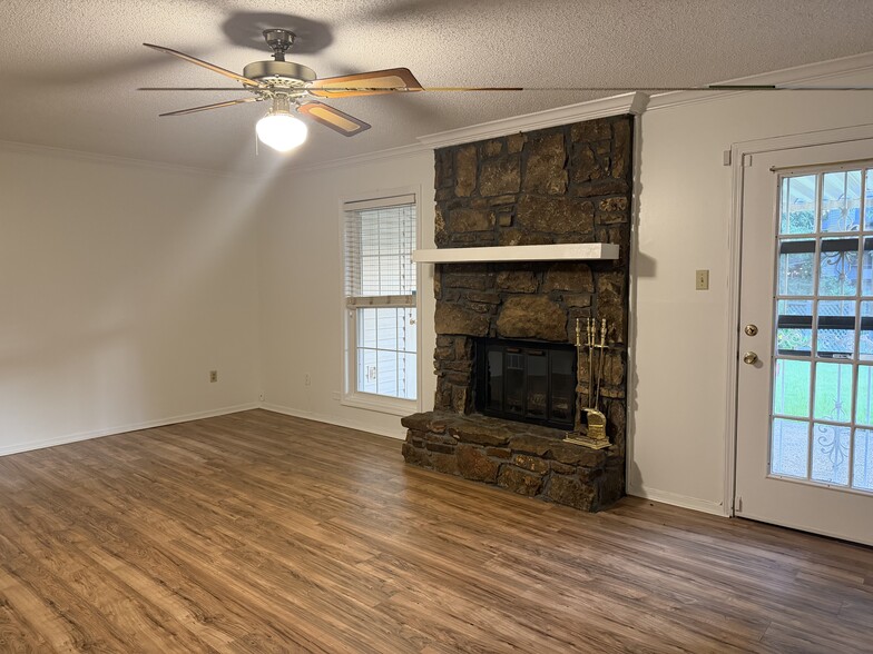 Living room - 3093 Littlefield Cv