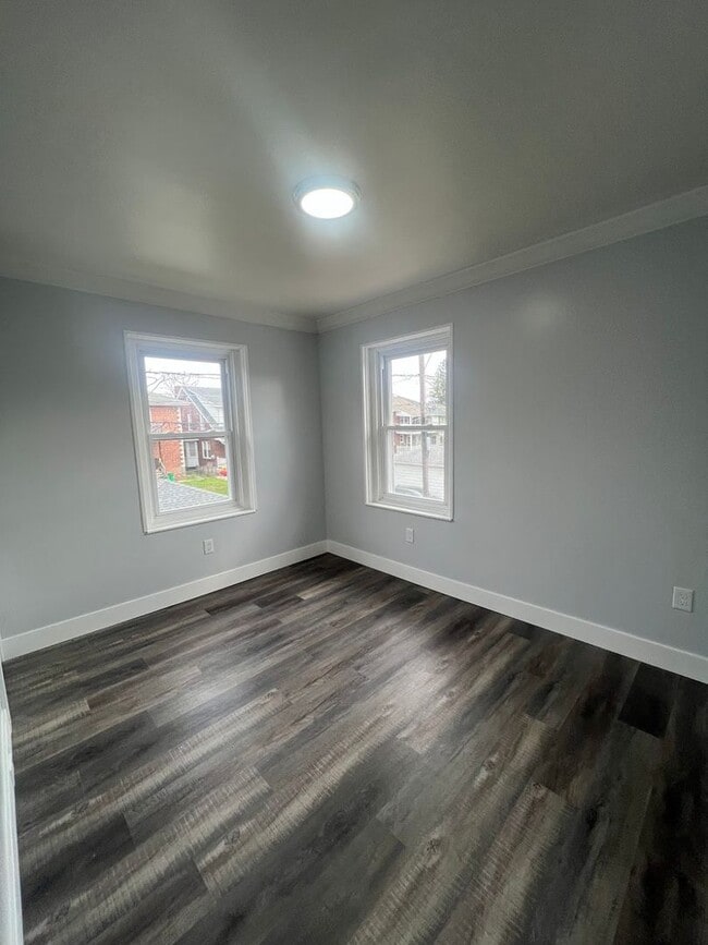 Building Photo - Newly Renovated 3 Bedroom Home