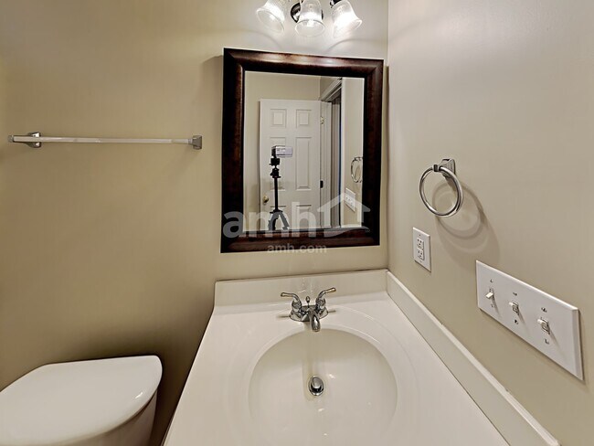 Building Photo - 4001 Belle Meade Cir