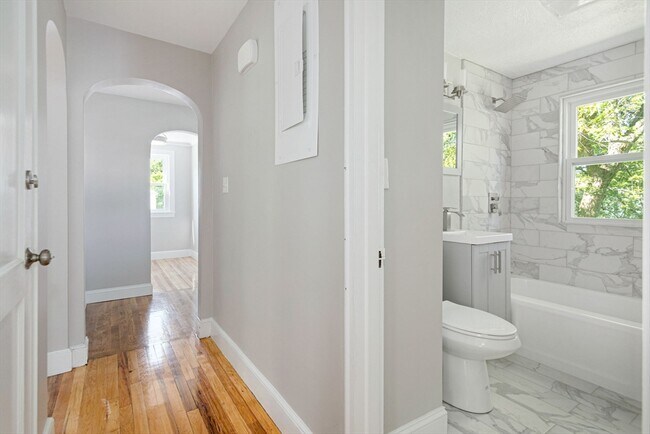 Building Photo - 25 Paragon Rd