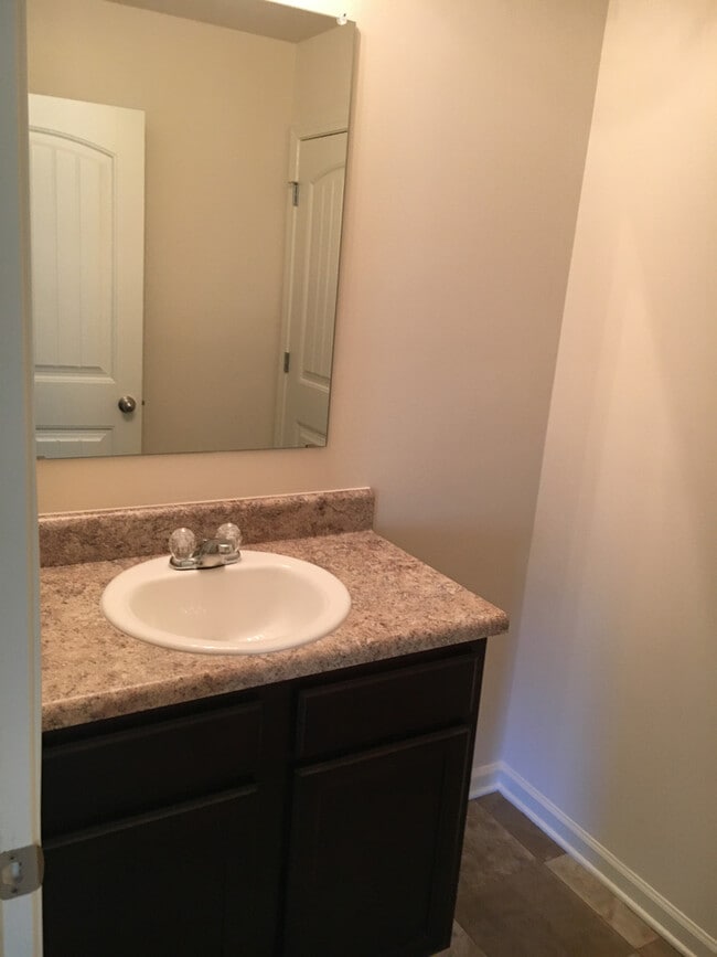 Building Photo - Doss Ferry Community in Kimberly Al  2 story house built 2017, 3 Bedroom, 2.5 bathroom house with...