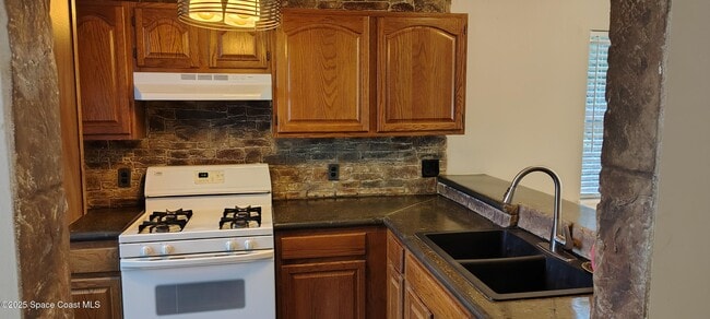 Building Photo - 2326 Talmadge Dr