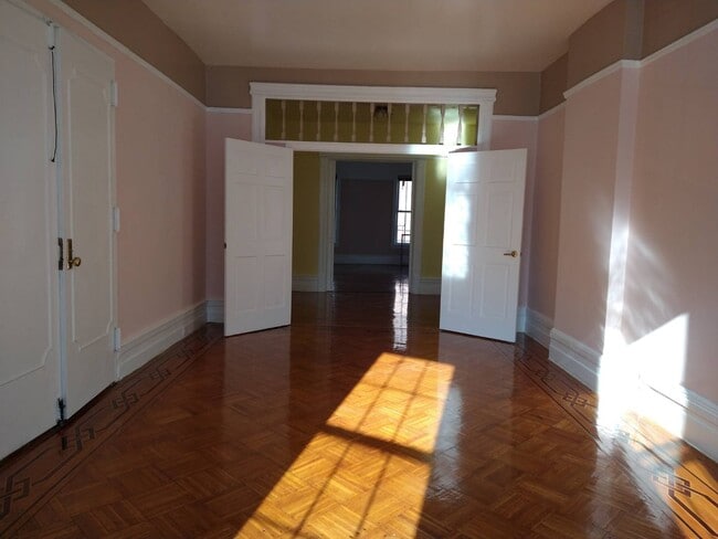 Building Photo - 571 Eastern Pkwy