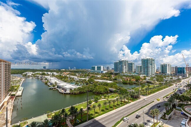 Building Photo - 16001 Collins Ave