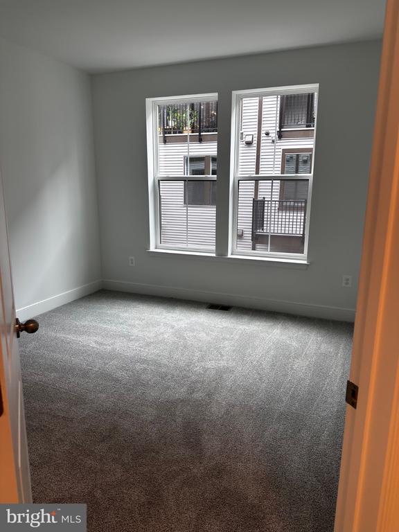 Building Photo - 2504 W Peninsula Dr