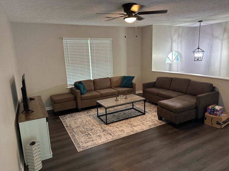 Building Photo - Room in Single Family Home on Newberry Trail