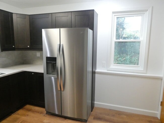 Building Photo - 3 Bedroom 2 Bath Home- Old South West