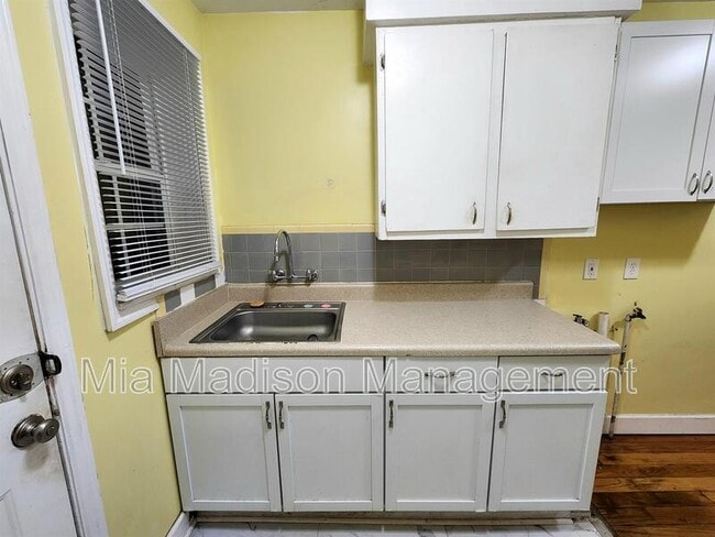Building Photo - 131 Hibiscus Ave