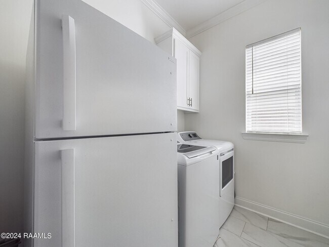 Building Photo - 316 Redfern St