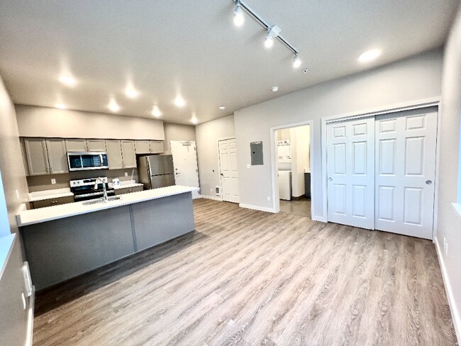 Building Photo - 2330 Yakima Ct