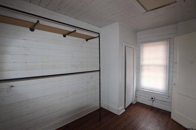 Building Photo - 132 Rowland Pl