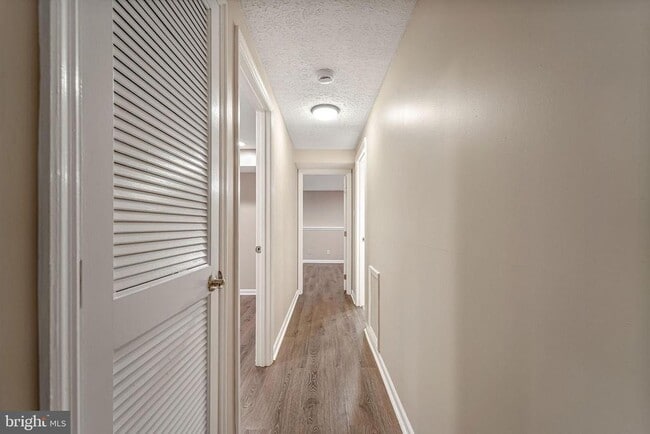 Building Photo - 151 Kenwood Dr