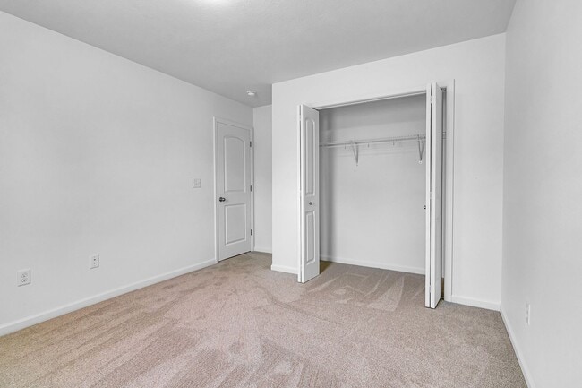 Building Photo - 3 bedroom 2 bath 2 Car Garage with fenced yard  for rent, Hollister, MO