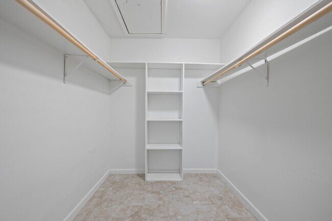 Building Photo - 3330 Beech Point Dr