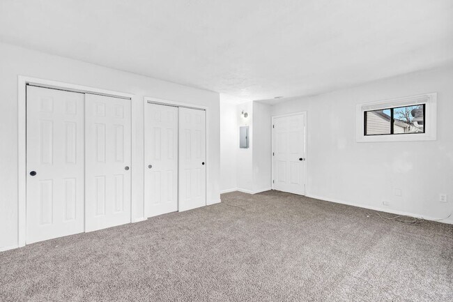 Building Photo - Stunning 5 Bed, 2 Bath Euclid Ohio!