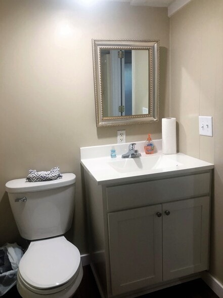 Basement bath - 1808 Mikonda Dr