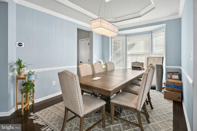 Building Photo - 42888 Southview Manor Dr