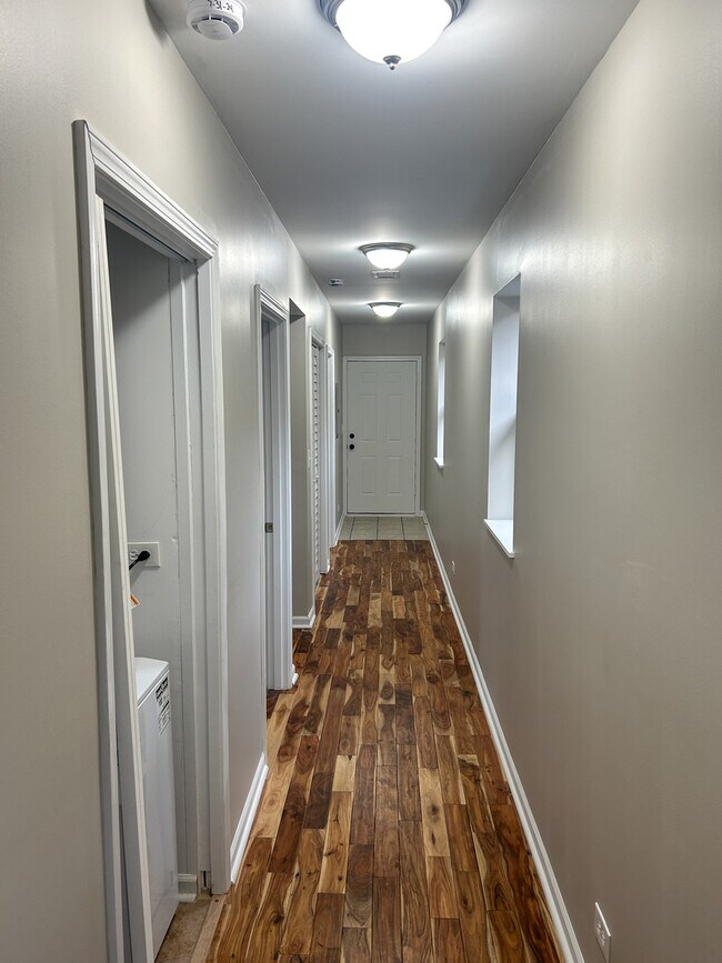 Building Photo - 6344 S Rhodes Ave