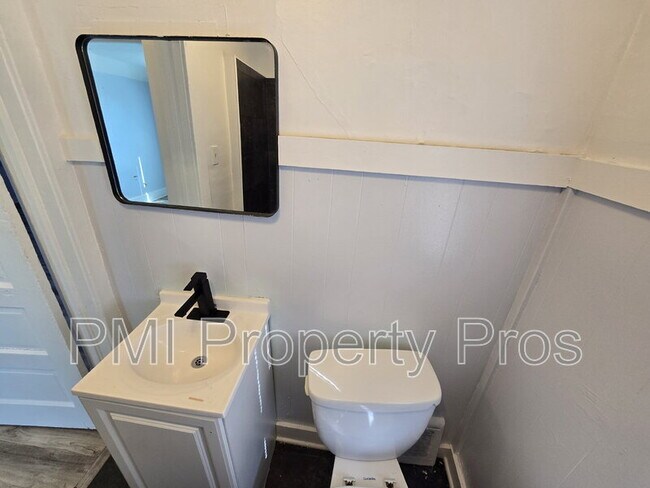 Building Photo - 2509A North Buffum Street