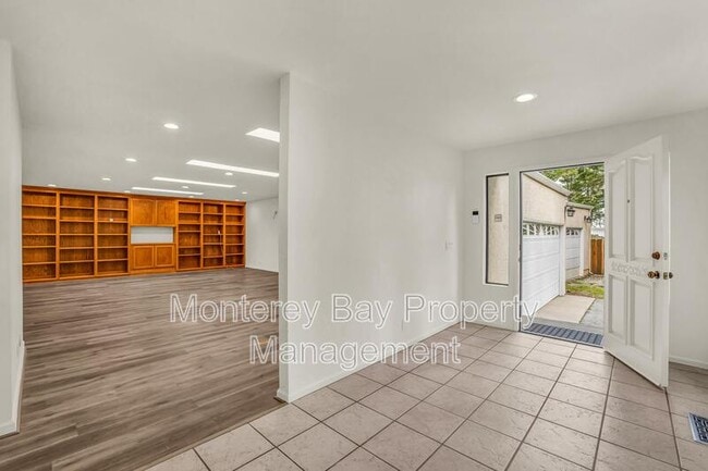 Building Photo - 4083 Sunset Ln