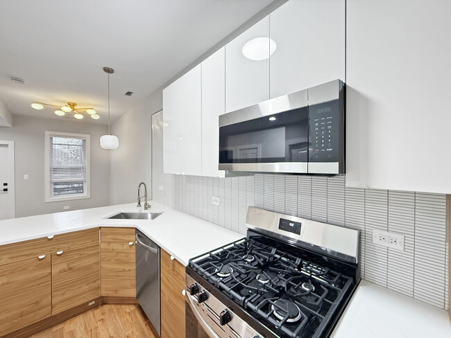 Building Photo - 2127 W 18th St