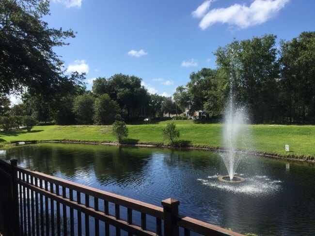 Building Photo - 2/2-East Orlando/Waterford Lakes Condo
