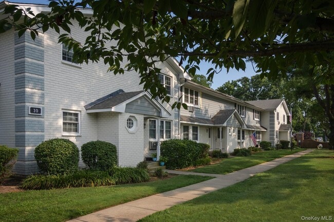 Building Photo - 23 Weaver Dr