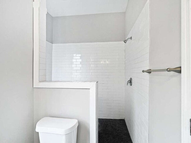 Building Photo - 1012 E Park Ave