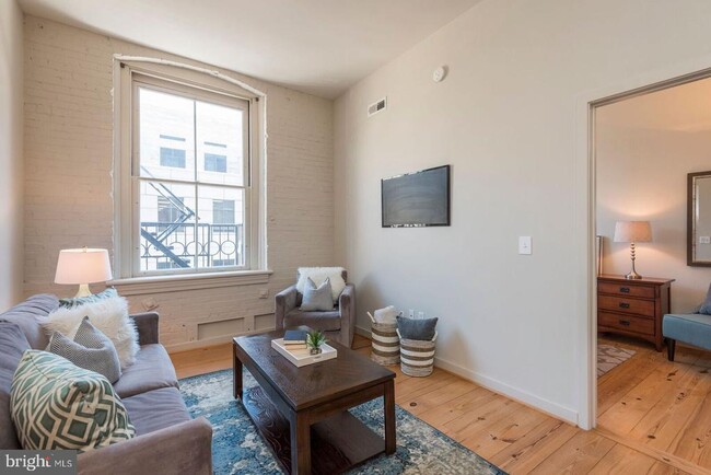 Building Photo - 1200 Walnut St