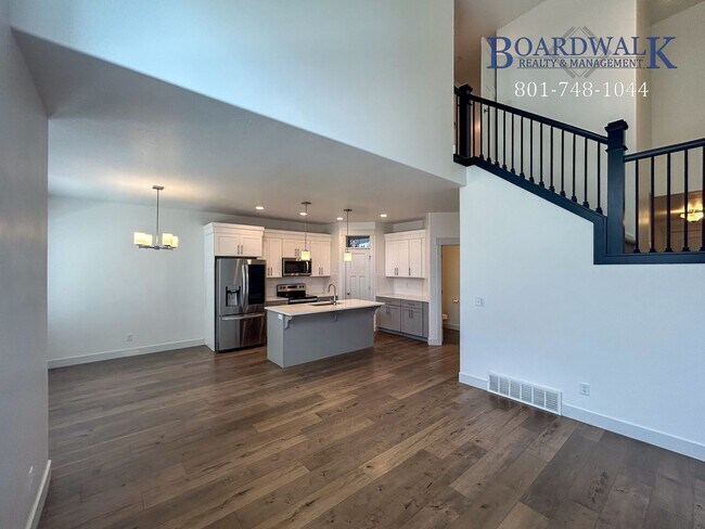 Building Photo - Spacious 3 bed in Quiet Community