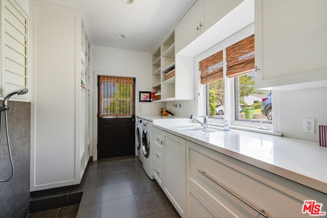 Building Photo - 2962 Valmere Dr