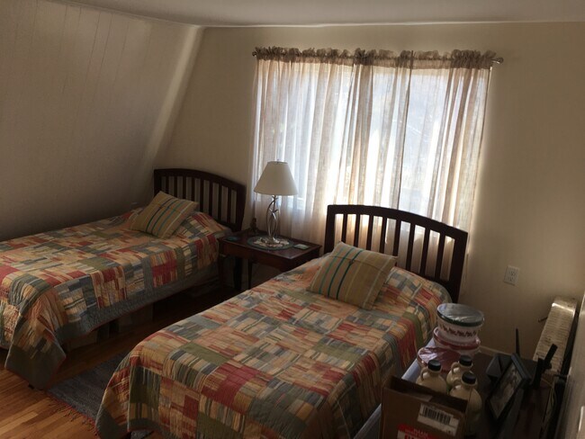 Front Bedroom - 299 High Street