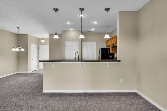 Building Photo - Charming 3-Bed Townhome in Prime Richmond Hill Location!