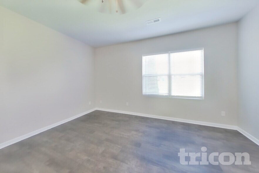 Building Photo - 1035 Lonergan Cir