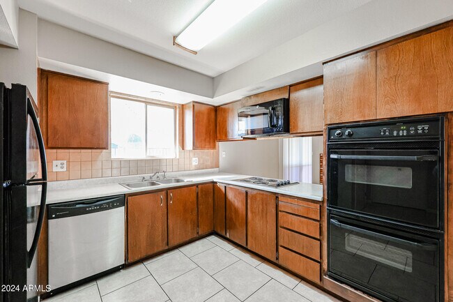 Building Photo - 3715 W Yucca St