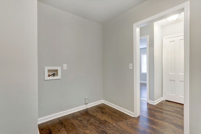 Building Photo - 1724 E 39th St
