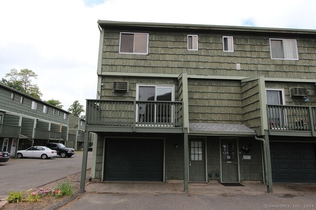 Primary Photo - 1400 Meriden Rd
