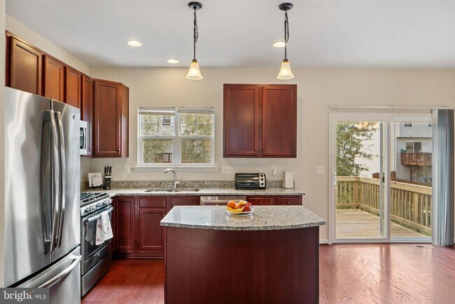 Building Photo - 2210 Mallard Landing Dr