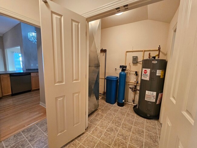 Building Photo - 1850 Stoney Ln