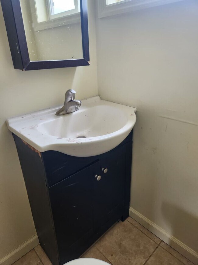 Building Photo - 413-415-415 N 6th Ave