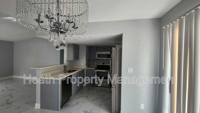 Building Photo - 2205 Calexico Way S