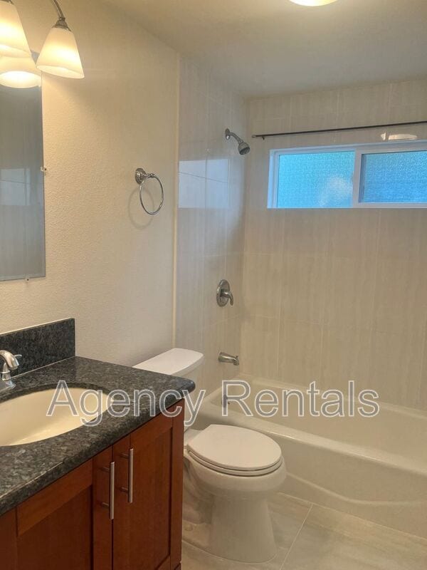 Building Photo - 948 Spencer St