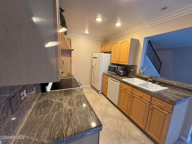 Building Photo - 2853 Instone Ct